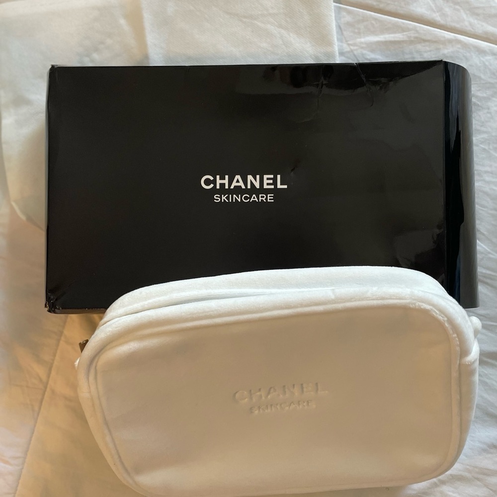 NEW Chanel Skincare/Makeup felt bag